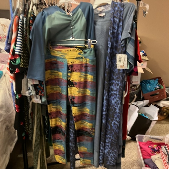 NWT LuLaRoe Mystery Box.  1 legging, 1 top, 1 shawl or jacket, 1 dress. - Picture 4 of 7